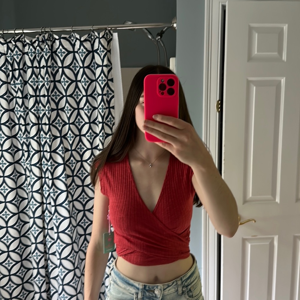 Forever 21 cute cross top! Size small and comfy